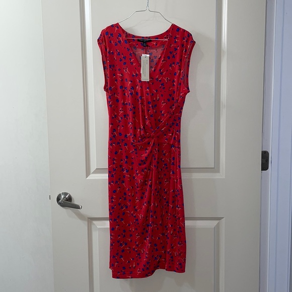 Banana Republic Factory Dresses & Skirts - BNWT Red Floral Print Dress Size Medium (Petite) Banana Republic Factory RRP $99